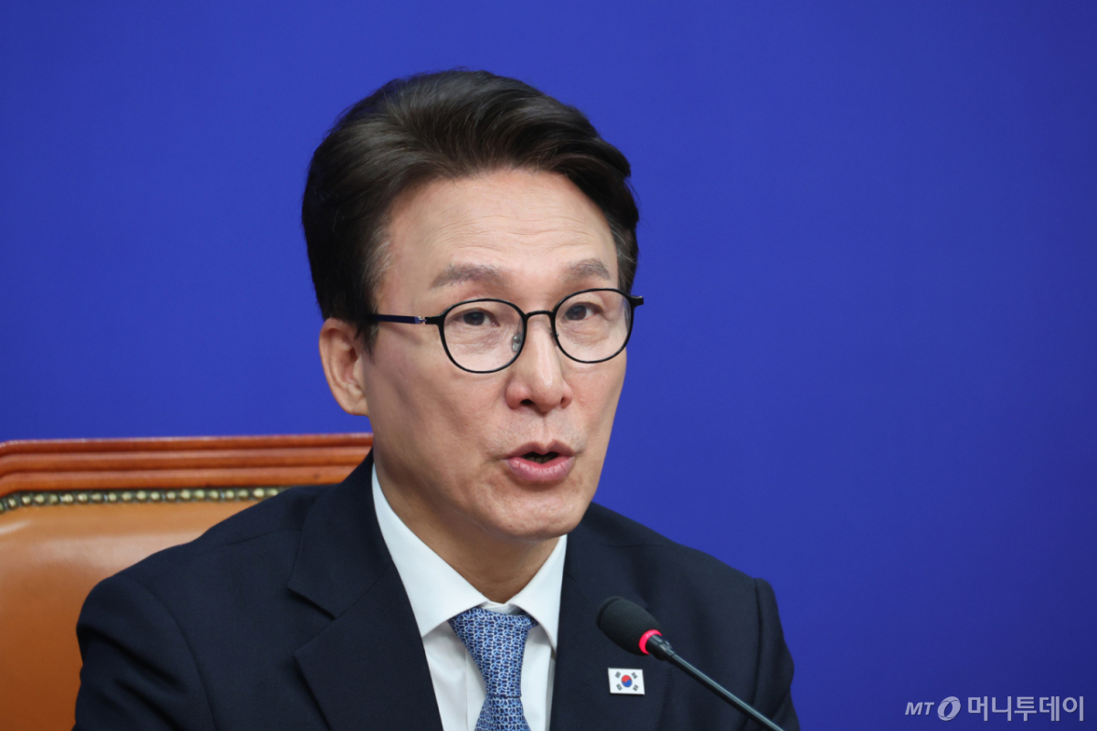 김민석 더불어민주당 대표가 14일 서울 여의도 국회에서 열린 최고위원회의에서 발언하고 있다./사진=뉴스1