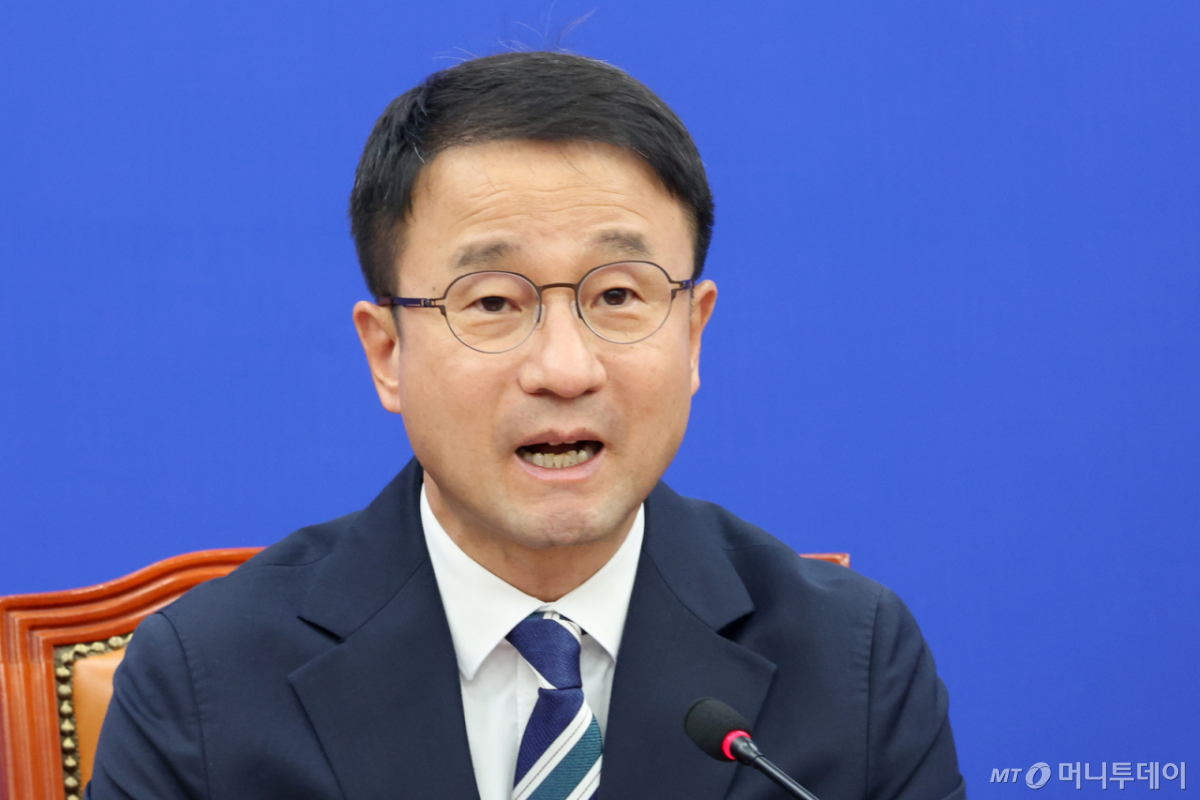 (서울=뉴스1) 황기선 기자 = 한병도 더불어민주당 원내대표가 15일 오전 서울 여의도 국회에서 열린 국정감사대책회의에서 발언을 하고 있다. 2026.10.15/뉴스1 Copyright © 뉴스1. All rights reserved. 무단 전재 및 재배포, AI학습 이용 금지. /사진=(서울=뉴스1) 황기선 기자