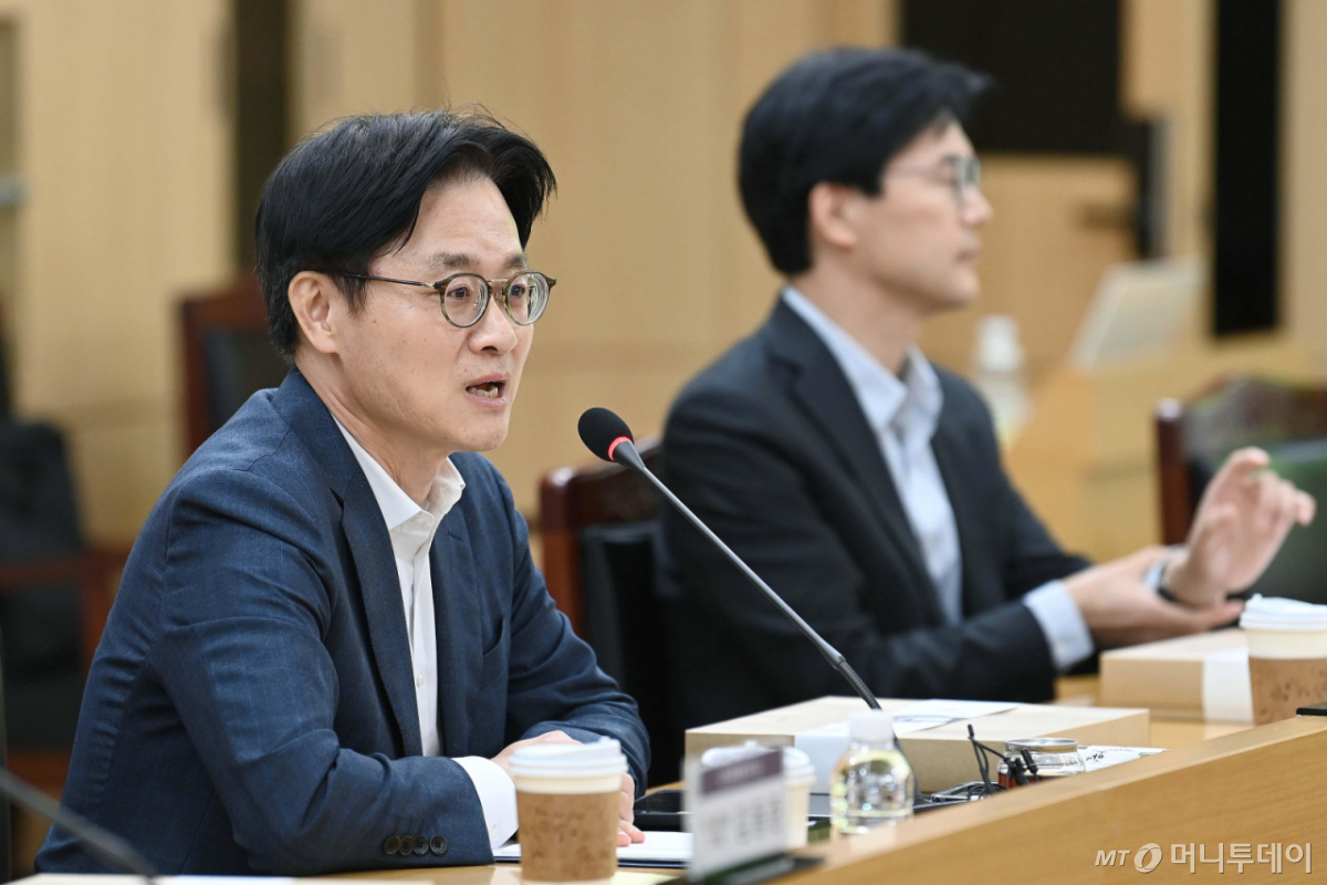 김정관 산업통상부 장관이 14일 강원도 춘천시 춘천바이오산업진흥원에서 열린 '강원권 성장엔진 투자기업 간담회'에서 발언하고 있다. /사진=뉴시스