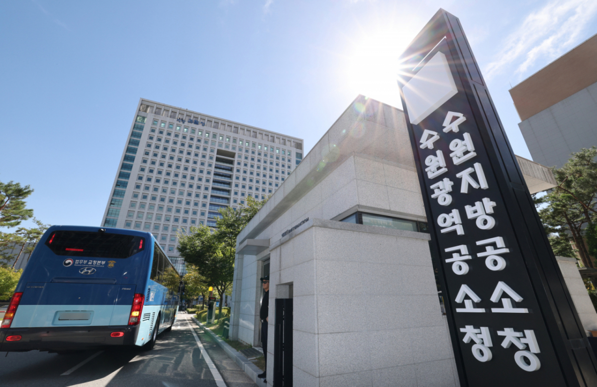 고등학교 남학생 2명이 동급 여학생을 성폭행한 혐의 등으로 공소청에 송치된 사실이 뒤늦게 알려졌다/사진=뉴시스