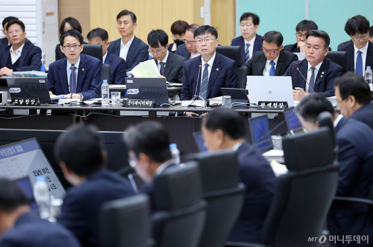 (대전=뉴스1) 김기태 기자 = 백승보 조달청장이 15일 오전 정부대전청사에서 열린 국회 재정경제기획위원회의 국가데이터처, 관세청, 조달청에 대한 국정감사에서 업무보고를 하고 있다. 2026.10.15/뉴스1 Copyright © 뉴스1. All rights reserved. 무단 전재 및 재배포, AI학습 이용 금지. /사진=(대전=뉴스1) 김기태 기자