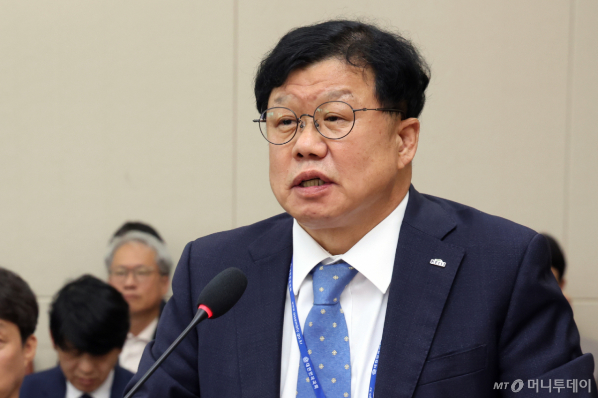 (서울=뉴스1) 황기선 기자 = 남광우 한국환경산업기술원장이 15일 서울 여의도 국회 기후에너지환경노동위원회에서 열린 중앙환경분쟁조정피해구제위원회 등에 대한 국정감사에서 발언을 하고 있다.  2026.10.15/뉴스1  Copyright © 뉴스1. All rights reserved. 무단 전재 및 재배포,  AI학습 이용 금지. /사진=(서울=뉴스1) 황기선 기자
