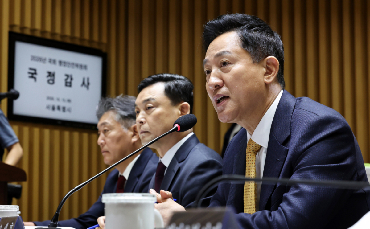 오세훈 서울시장이 15일 서울시청에서 열린 국회 행정안전위원회의 서울시에 대한 국정감사에서 질의에 답변하고 있다. /사진=(서울=뉴스1) 구윤성 기자