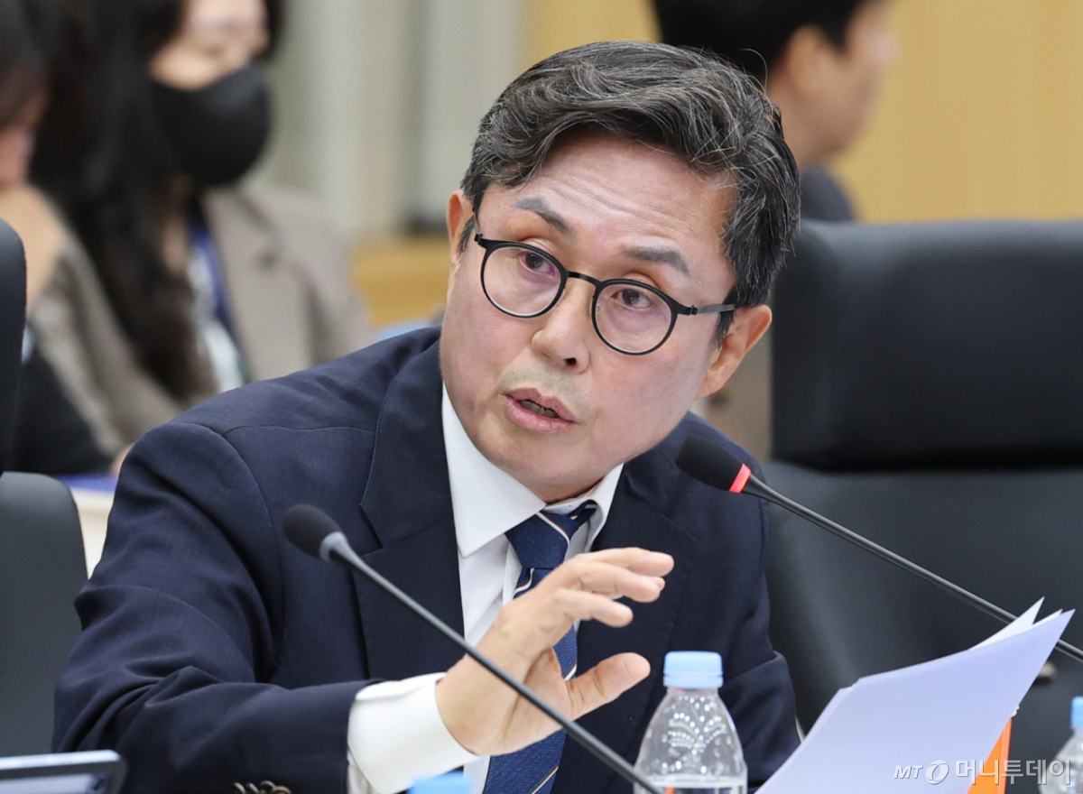 (대전=뉴스1) 김기태 기자 = 안도걸 더불어민주당 의원이 15일 오전 정부대전청사에서 국회 재정경제기획위원회의 국가데이터처, 관세청, 조달청에 대한 국정감사에서 질의하고 하고 있다. 2026.10.15/뉴스1 Copyright © 뉴스1. All rights reserved. 무단 전재 및 재배포, AI학습 이용 금지. /사진=(대전=뉴스1) 김기태 기자