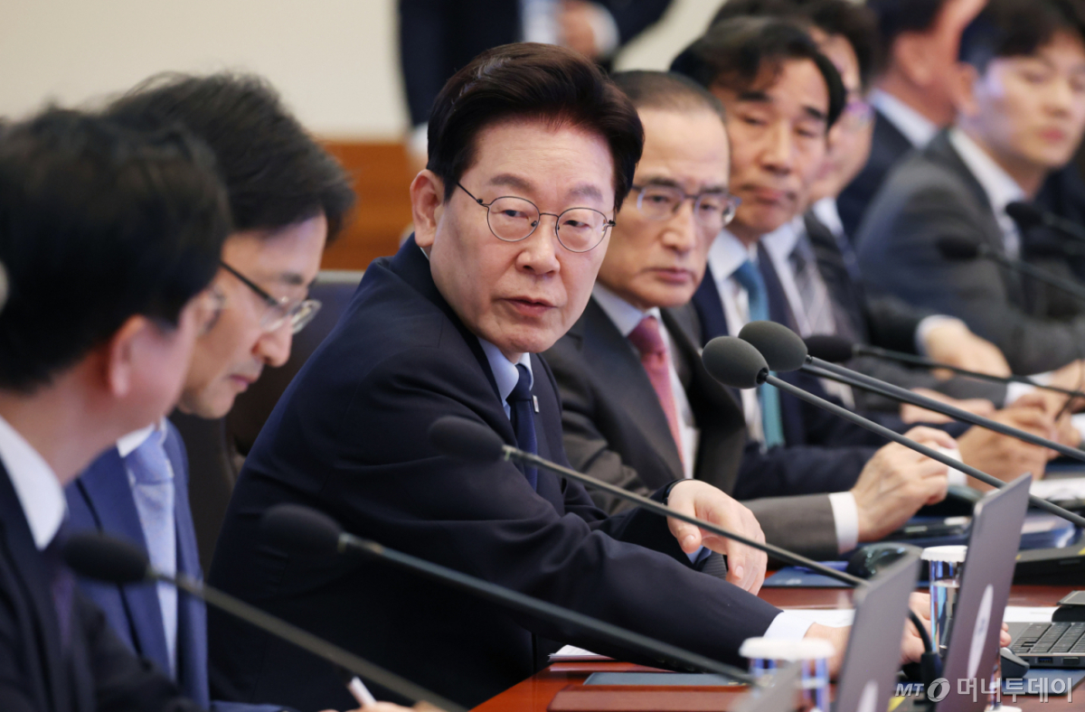 (서울=뉴스1) 이재명 기자 = 이재명 대통령이 15일 청와대에서 열린 수석보좌관회의에서 발언을 하고 있다. 2026.10.15/뉴스1  Copyright © 뉴스1. All rights reserved. 무단 전재 및 재배포,  AI학습 이용 금지. /사진=(서울=뉴스1) 이재명 기자