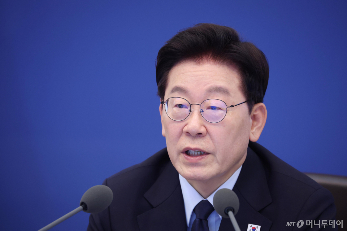 [서울=뉴시스] 조성봉 기자= 이재명 대통령이 15일 청와대에서 열린 수석보좌관회의에서 발언하고 있다. (청와대통신사진기자단) 2026.10.15. suncho21@newsis.com /사진=