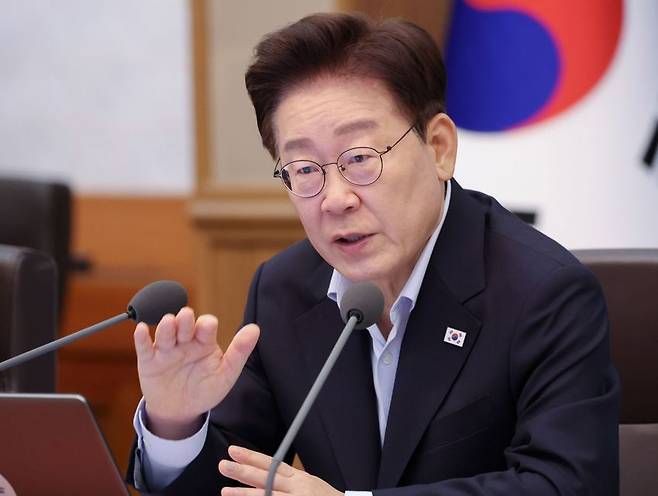 이재명 대통령이 지난 7월 국무회의에서 농산물 유통구조의 근본적인 개혁을 주문하고 있다.