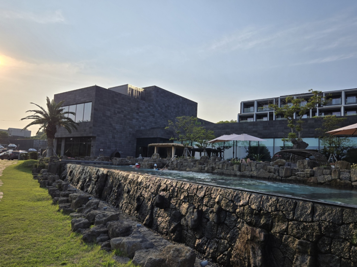 '오레브 핫스프링 앤 스파(O'REVE HOT SPRING & SPA)' 전경/사진=고문순 기자