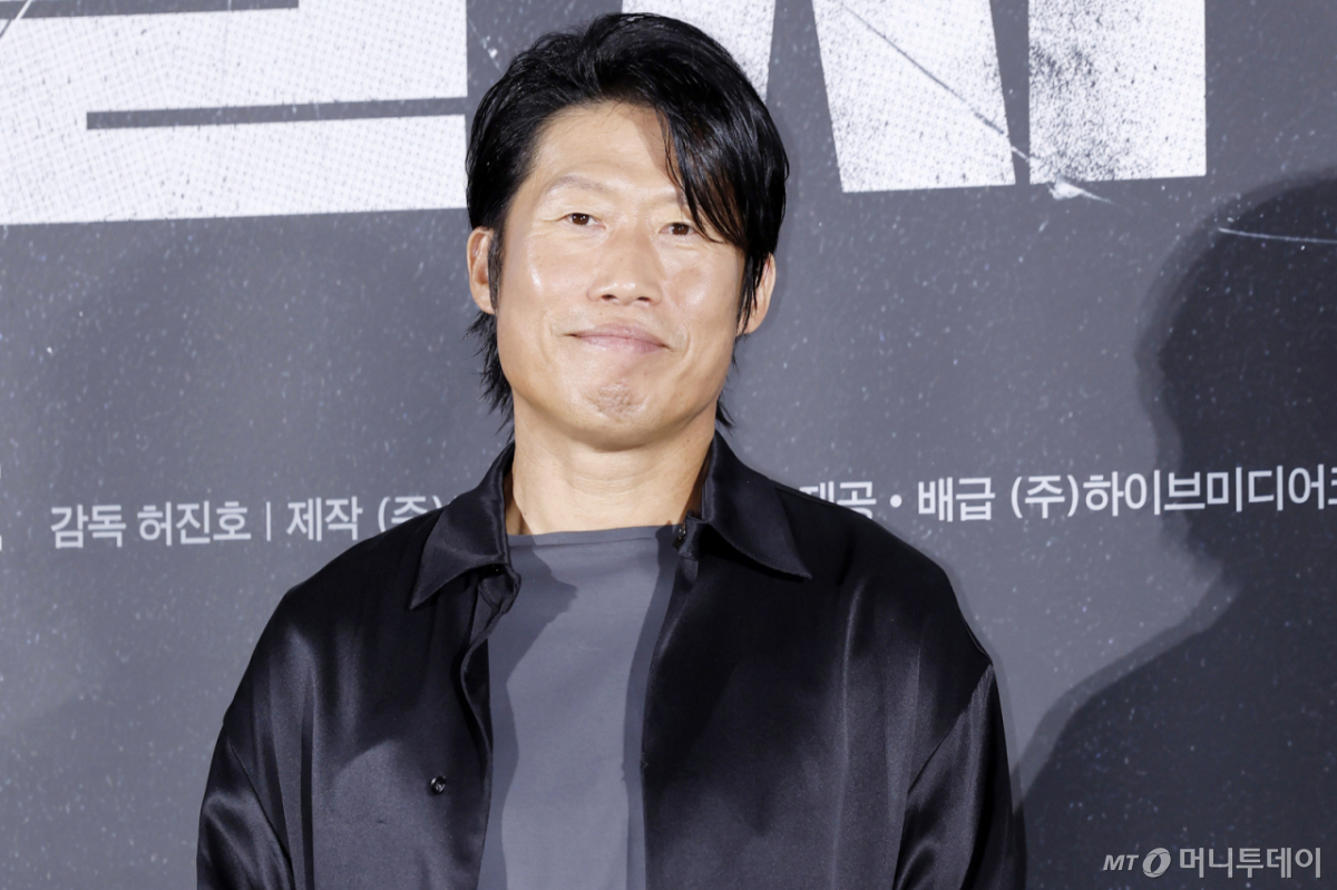 영화 '암살자(들)'의 역사 왜곡 논란으로 경찰의 신변 보호를 받아온 배우 유해진이 최근 보호 조치 해제를 요청한 것으로 확인됐다. 사진은 배우 유해진. /사진=김휘선 hwijpg@