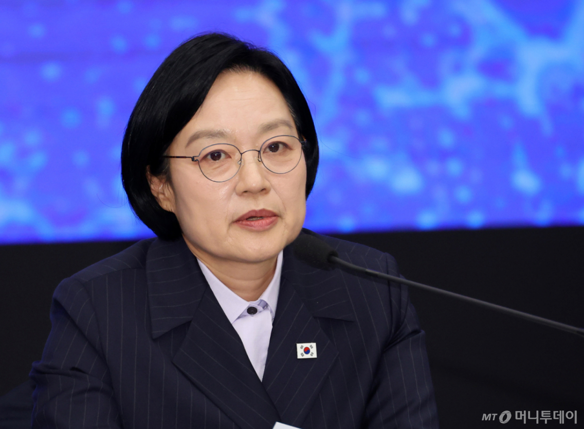 한성숙 국무총리가 15일 오후 대전 유성구 한국전자통신연구원에서 열린 지역 창업생태계 활성화 대토론회에서 발언하고 있다./사진=뉴시스