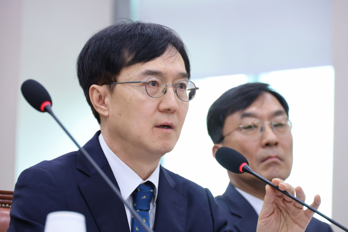 오민석 서울중앙지방법원장이 16일 서울 여의도 국회에서 열린 법제사법위원회의 서울고등법원 등에 대한 국정감사에서 의원 질의에 답변하고 있다. /사진=뉴스1 /사진=(서울=뉴스1) 신웅수 기자