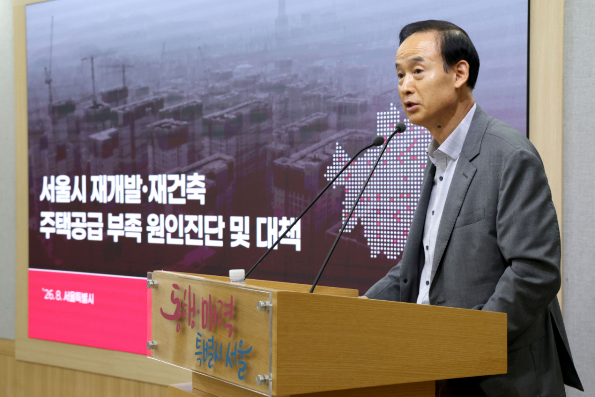 명노준 서울시 주택실장이 지난 8월 오후 서울시청에서 서울시 재개발ㆍ재건축 주택공급 부족 원인진단 및 대책 관련 브리핑을 하고 있다. /사진=뉴스1