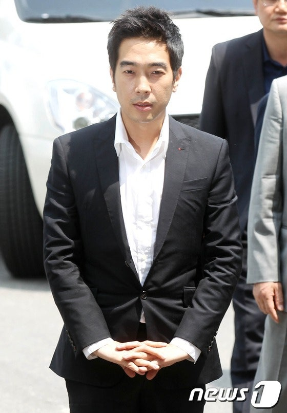 그룹 룰라 출신 고영욱이 노래방에서 자신의 과거 히트곡을 듣고 남긴 글이 화제다. 자료사진./사진=뉴스1