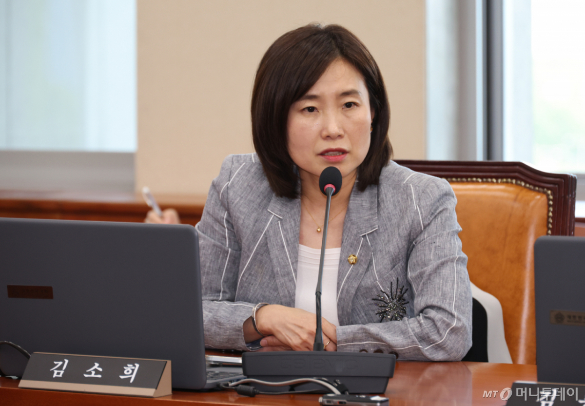 기후특위 야당 간사인 김소희 국민의힘 의원이 지난 8월13일 여의도 국회에서 열린 기후위기특별위원회 전체회의에서 발언하고 있다. /사진=뉴시스
