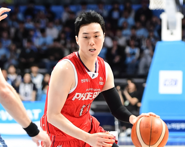 분전한 이우석. /사진=KBL