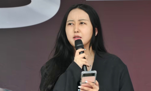 최서원씨(개명 전 최순실·70)의 딸 정유연씨(개명 전 정유라·30)가 교정 당국이 제기한 병원비 대납 관련 소송에서 승소했지만, 여전히 납부해야 할 병원비가 수천만원 남아 있다며 경제적 어려움을 호소했다. 사진은 2022년 5월 19일 정씨가 경기 수원시에서 찬조 연설하던 모습./사진=뉴스1