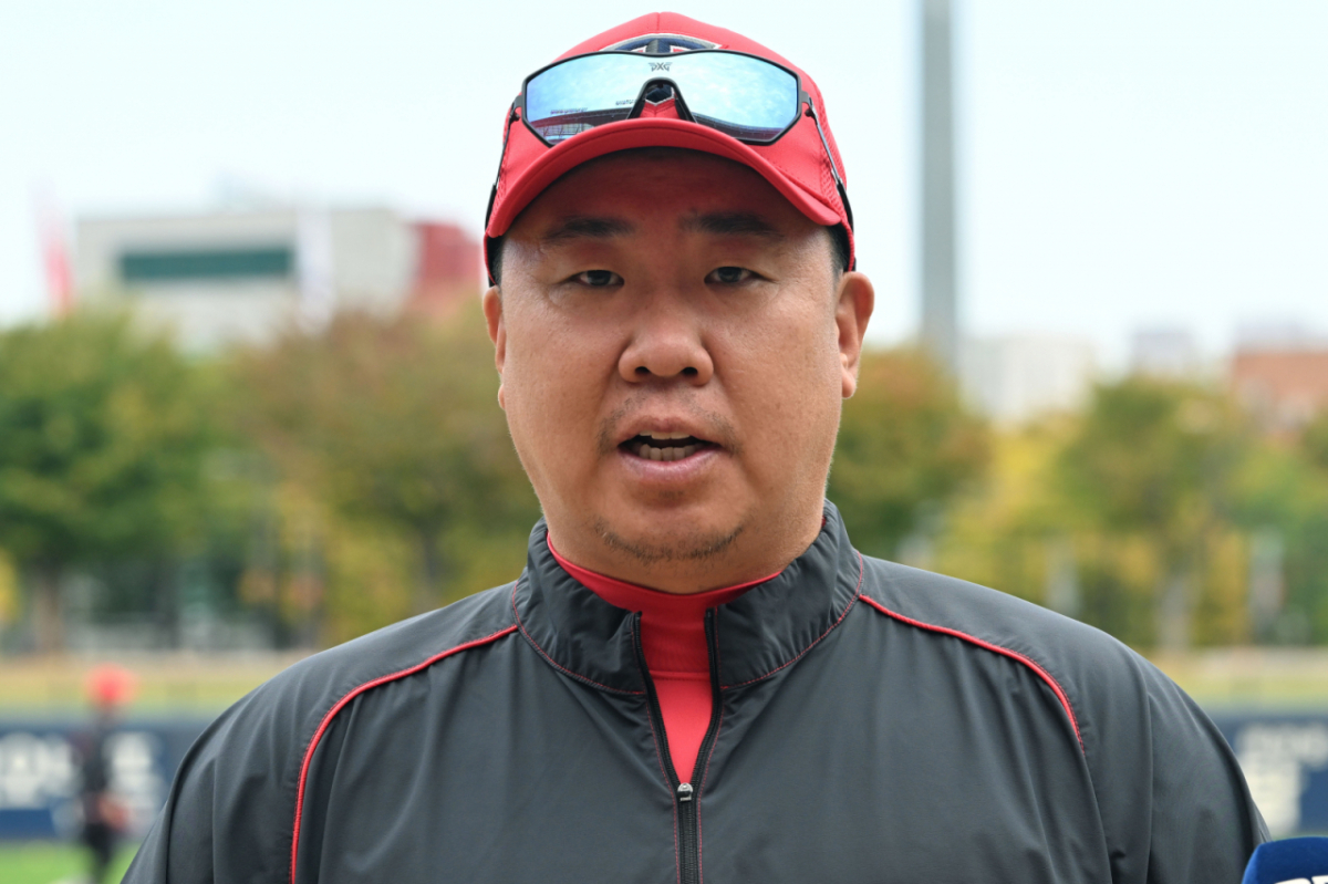 [전남광주=뉴시스] 이영주 기자 = 이범호 KIA 감독이 2026 KBO 포스트시즌 준플레이오프 1차전을 하루 앞둔 16일 오후 전남광주 북구 광주-기아챔피언스필드에서 취재진과 인터뷰하고 있다. 2026.10.16. leeyj2578@newsis.com /사진=이영주