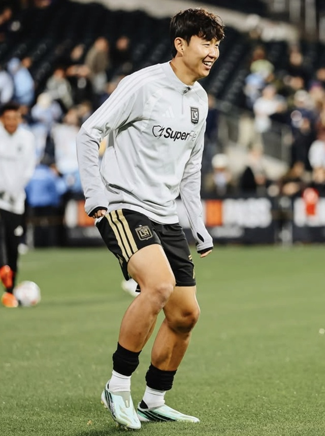 경기 전 몸을 푸는 손흥민. /사진=LAFC SNS
