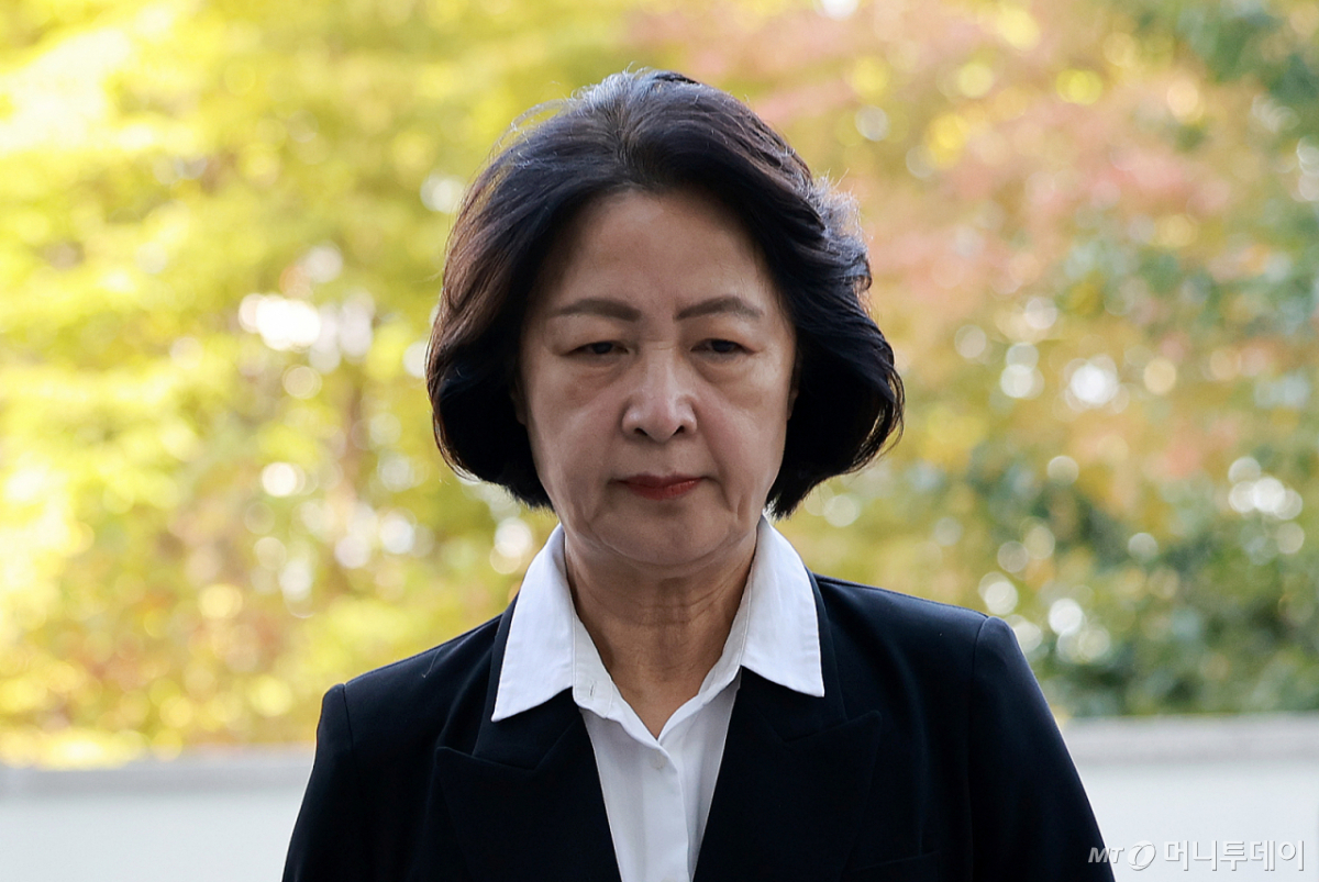 (부천=뉴스1) 이호윤 기자 = 추미애 경기도지사가 17일 경기 부천시 순천향대학교 병원 장례식장에 마련된 부천 도장공장 화재 사망 소방관의 빈소에 조문을 하기 위해 들어서고 있다. 2026.10.17/뉴스1 Copyright © 뉴스1. All rights reserved. 무단 전재 및 재배포, AI학습 이용 금지. /사진=(부천=뉴스1) 이호윤 기자