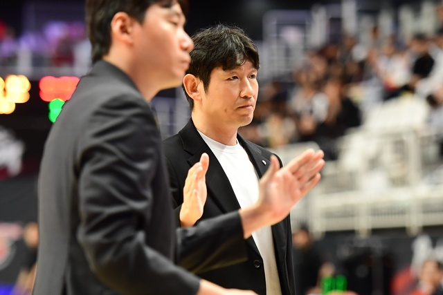 양동근 울산 현대모비스 감독(오른쪽). /사진=KBL 제공