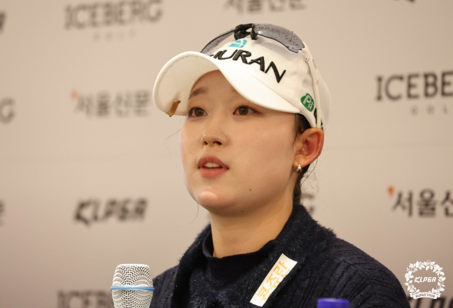 마서영이 18일 18일 경기도 이천시 H1클럽(파72)에서 열린 한국여자프로골프(KLPGA) 투어 아이스버그골프·서울신문 오픈(총상금 15억 원)에서 우승을 차지하고 인터뷰를 하고 있다. /사진=KLPGT 제공