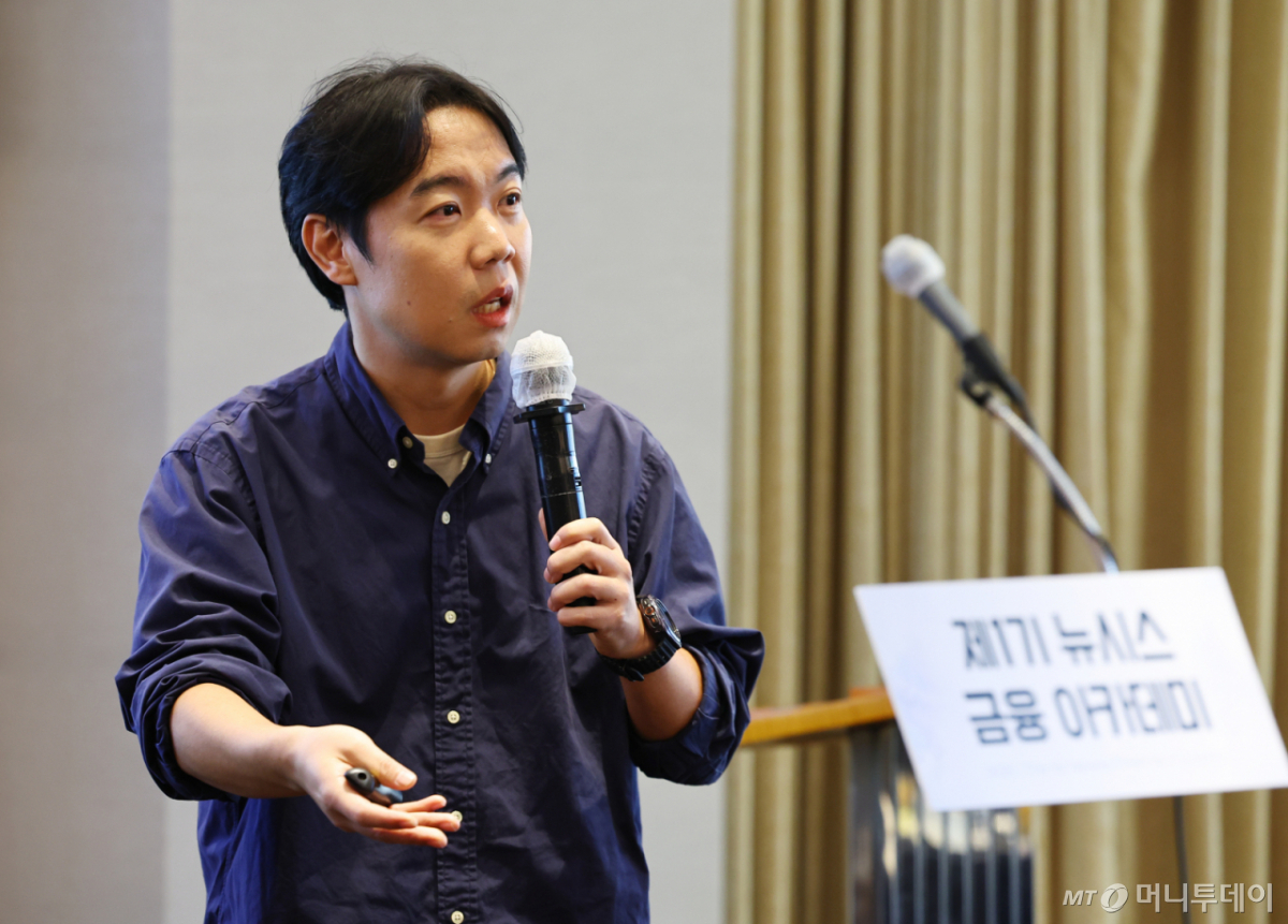 국내 증시가 연일 하락하며 변동성이 커진 가운데 개그맨 출신 투자자 황현희(46)의 과거 발언이 재조명되고 있다. /사진=머니투데이 DB