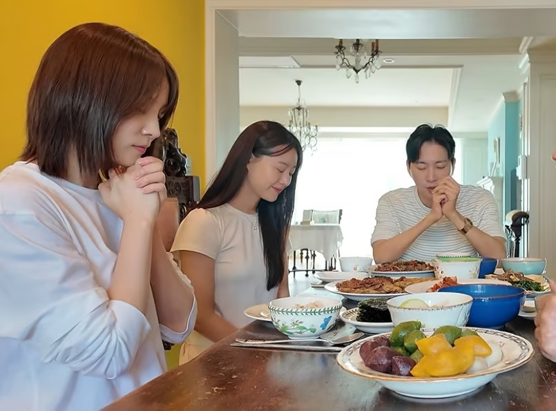 박위가 2024년 9월 유튜브 채널 '위라클'에 게재한 '시댁에서 맞이한 첫 추석' 영상을 두고 박위의 가족이 며느리인 그룹 시크릿 출신 송지은을 차별 대우한다는 내용이 확산했다. /사진=유튜브 영상 캡처