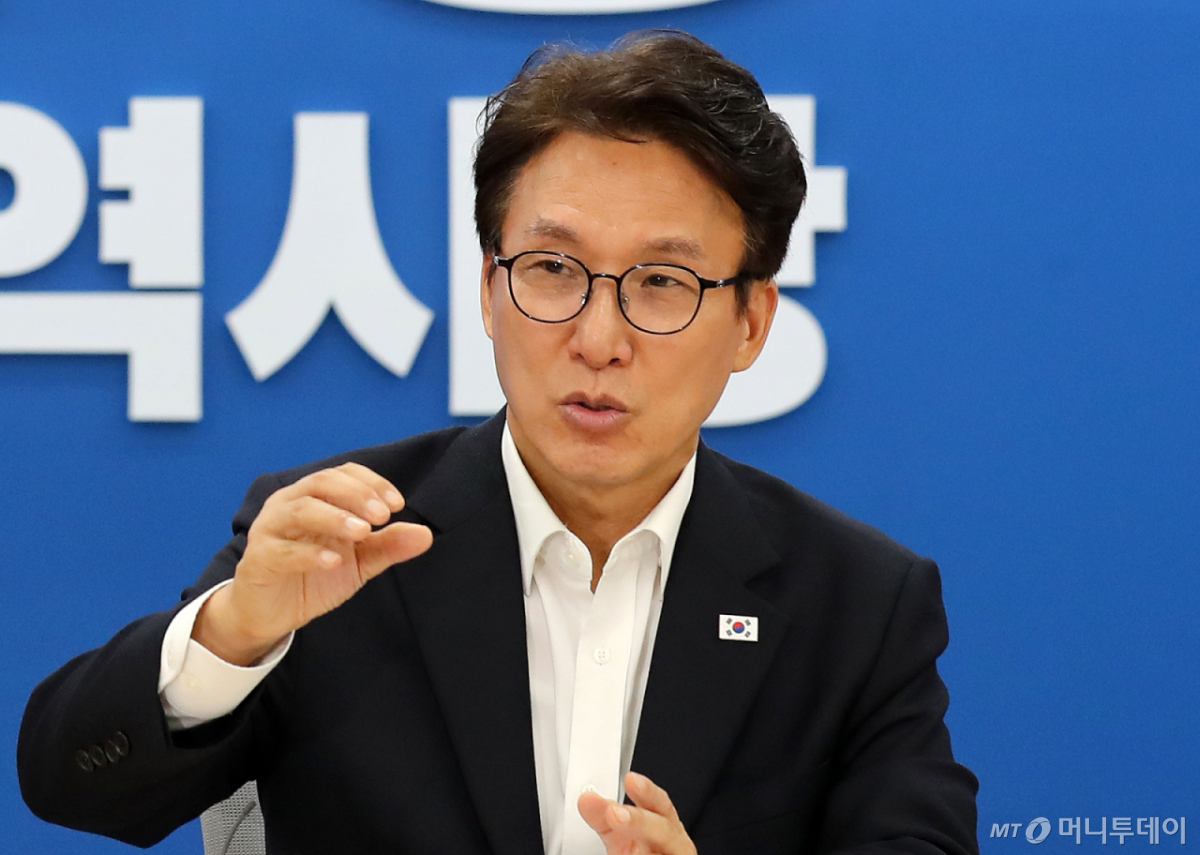 김민석 더불어민주당 대표가 18일 부산 동구 더불어민주당 부산시당에서 열린 부산지역 기초단체장 간담회에서 발언하고 있다. /사진=뉴스1