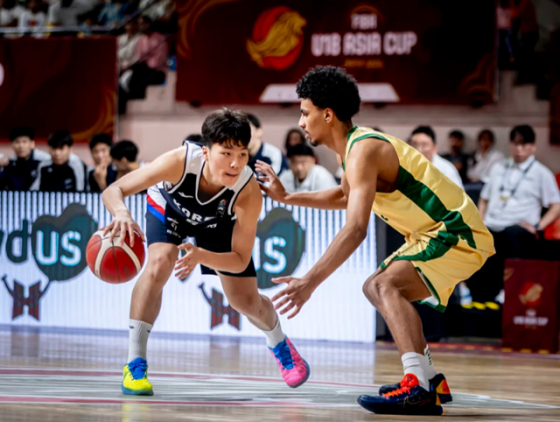 윤지훈(왼쪽). /사진=FIBA
