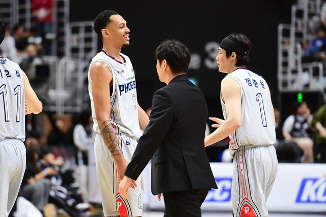 다리우스 베즐리(왼쪽). /사진=KBL 제공