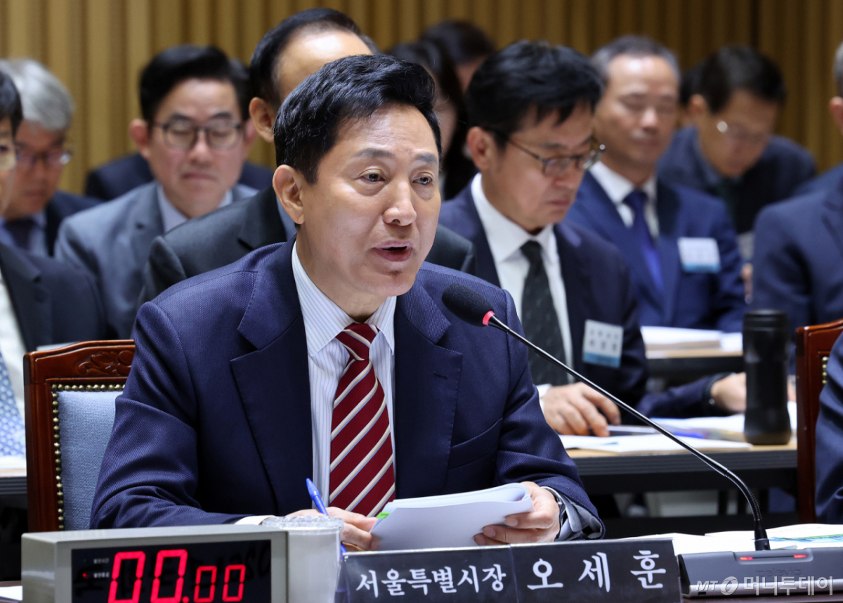(서울=뉴스1) 박지혜 기자 = 오세훈 서울시장이 19일 서울 중구 서울시청에서 열린 국회 국토교통위원회의 서울시 국정감사에서 의원 질의에 답변하고 있다. 2026.10.19/뉴스1 Copyright © 뉴스1. All rights reserved. 무단 전재 및 재배포, AI학습 이용 금지. /사진=(서울=뉴스1) 박지혜 기자
