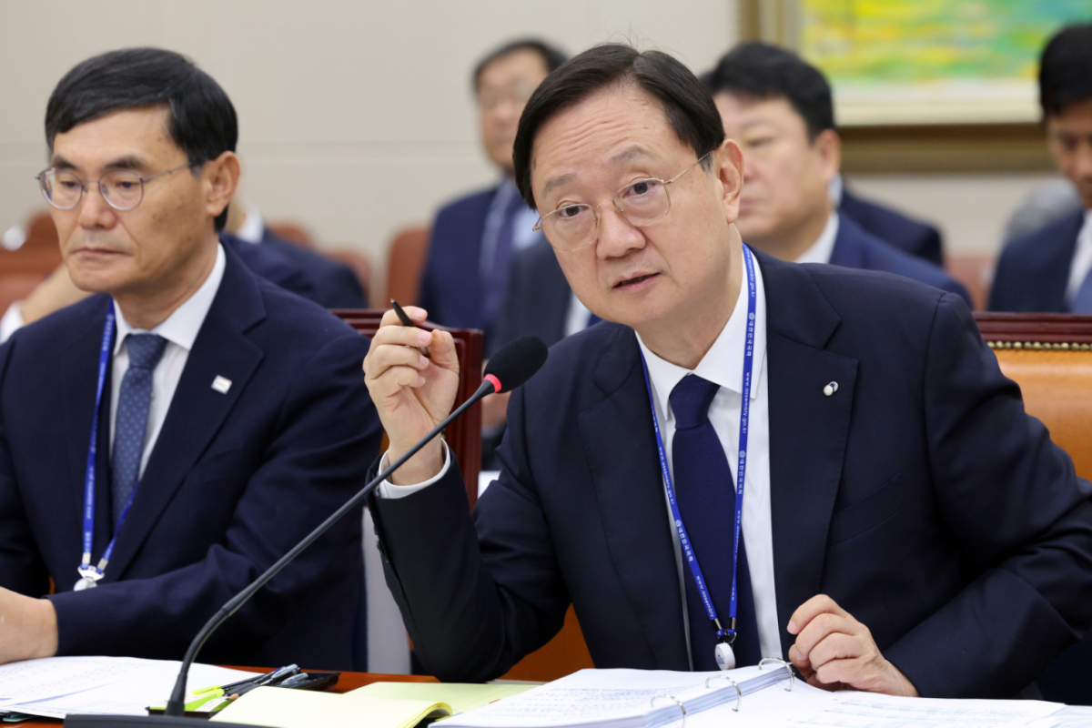 이찬진 금융감독원장이 19일 서울 여의도 국회 정무위원회에서 열린 금융감독원 등에 대한 국정감사에서 의원 질의에 답하고 있다. 2026.10.19/뉴스1