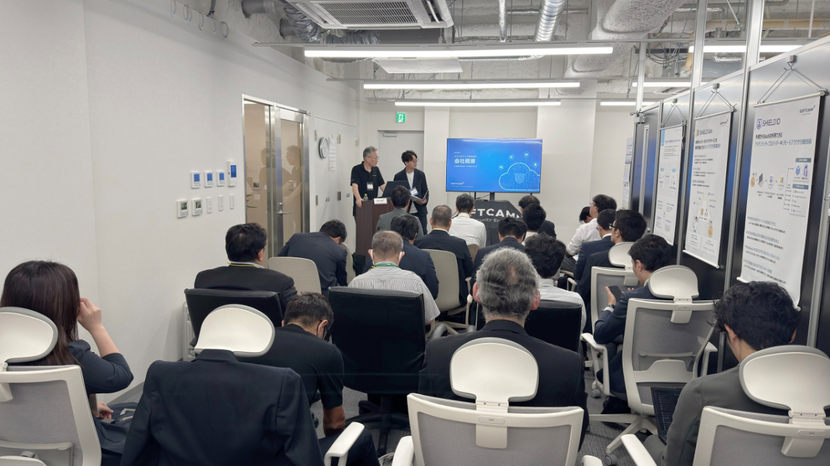 지난 16일 도쿄에서 열린 'SOFTCAMP Japan Partner Day 2026'에서 소프트캠프 김형쇠 일본법인장이 현지 파트너를 대상으로 회사와 솔루션을 소개하고 있다./사진제공=소프트캠프