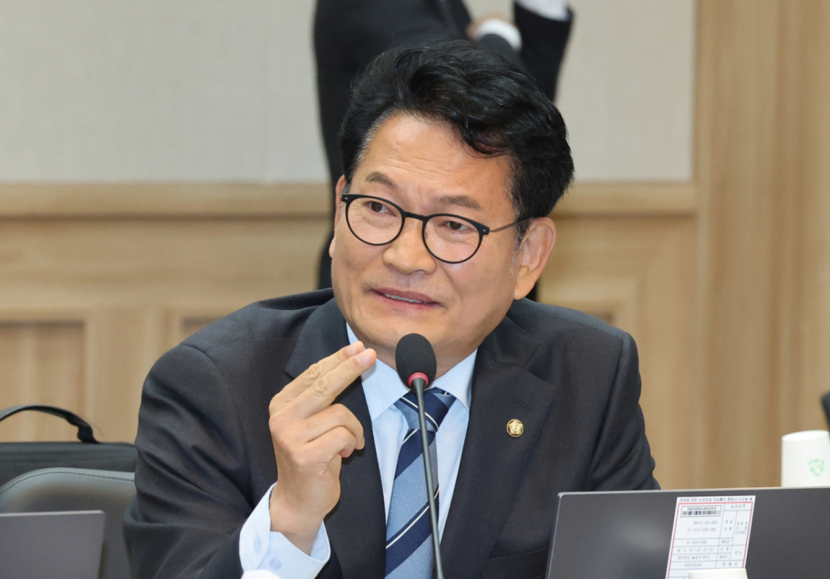(대전=뉴스1) 김기태 기자 = 송영길 더불어민주당 의원이 19일 충남 계룡대에서 열린 국회 국방위원회의 육군본부에 대한 국정감사에서 질의하고 있다. 2026.10.19/뉴스1 Copyright © 뉴스1. All rights reserved. 무단 전재 및 재배포, AI학습 이용 금지. /사진=(대전=뉴스1) 김기태 기자