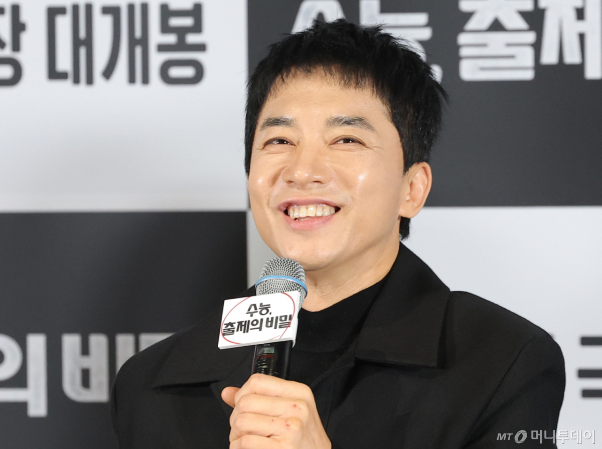 김영민은 수능 검토위원장 박경태 역을 맡아 문주열 역의 유재명과 대립한다.  사진은 배우 김영민. /사진=뉴스1