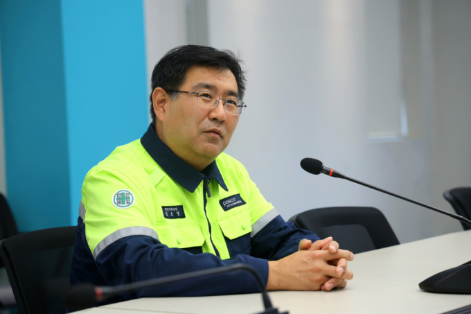 Kim Ho-young, Director of the Management Planning Office at POSCOHY Clean Metal, is being interviewed by Money Today at the Suncheon factory in South Jeonnam Province. /Photo=POSCOHY Clean Metal