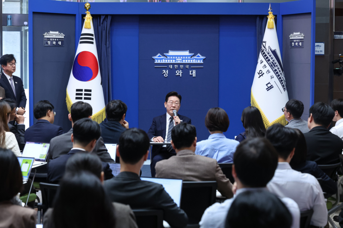 이재명 대통령이 19일 청와대 춘추관을 찾아 취재진과 간담회를 하고 있다. /사진=청와대통신사진기자단