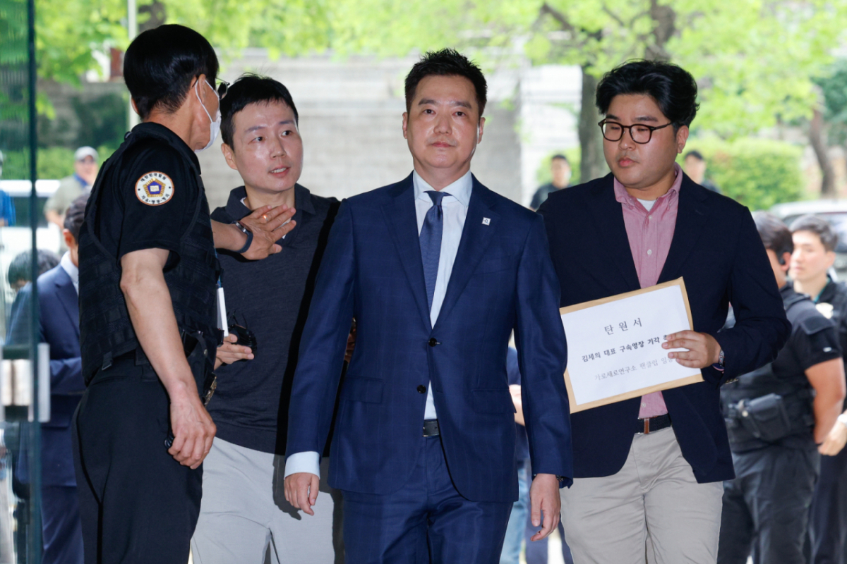 김세의 가로세로연구소(가세연) 대표가 지난5월26일 오전 서울 서초구 중앙지방법원에서 성폭력범죄의 처벌 등에 관한 특례법 위반(카메라 등 이용 촬영·반포 등) 및 명예훼손 등 혐의와 관련, 구속 전 피의자 심문(영장실질심사)에 출석하고 있다. /사진=뉴스1