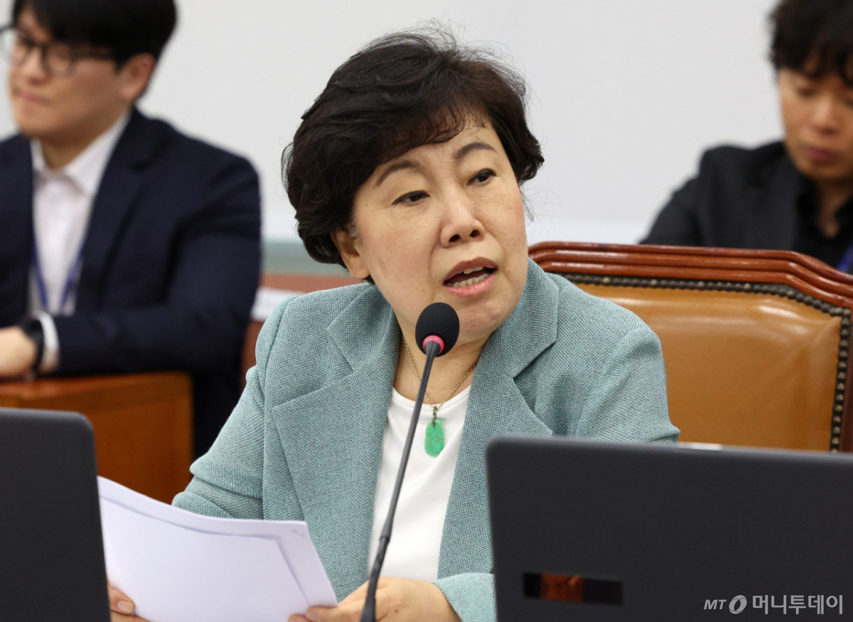 조배숙 국민의힘 의원이 지난 8월 19일 서울 여의도 국회에서 열린 보건복지위원회 전체회의에서 질의하고 있다./사진=뉴시스