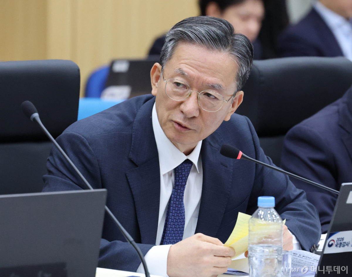 (대전=뉴스1) 김기태 기자 = 정성호 더불어민주당 의원이 15일 오전 정부대전청사에서 국회 재정경제기획위원회의 국가데이터처, 관세청, 조달청에 대한 국정감사에서 질의하고 하고 있다. 2026.10.15/뉴스1  Copyright © 뉴스1. All rights reserved. 무단 전재 및 재배포,  AI학습 이용 금지. /사진=(대전=뉴스1) 김기태 기자