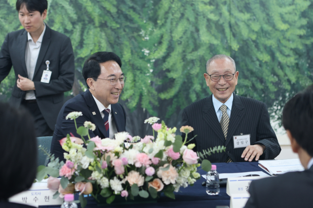 박수현 충남도지사(왼쪽)와 강일구 호서대 총장./사진제공=호서대
