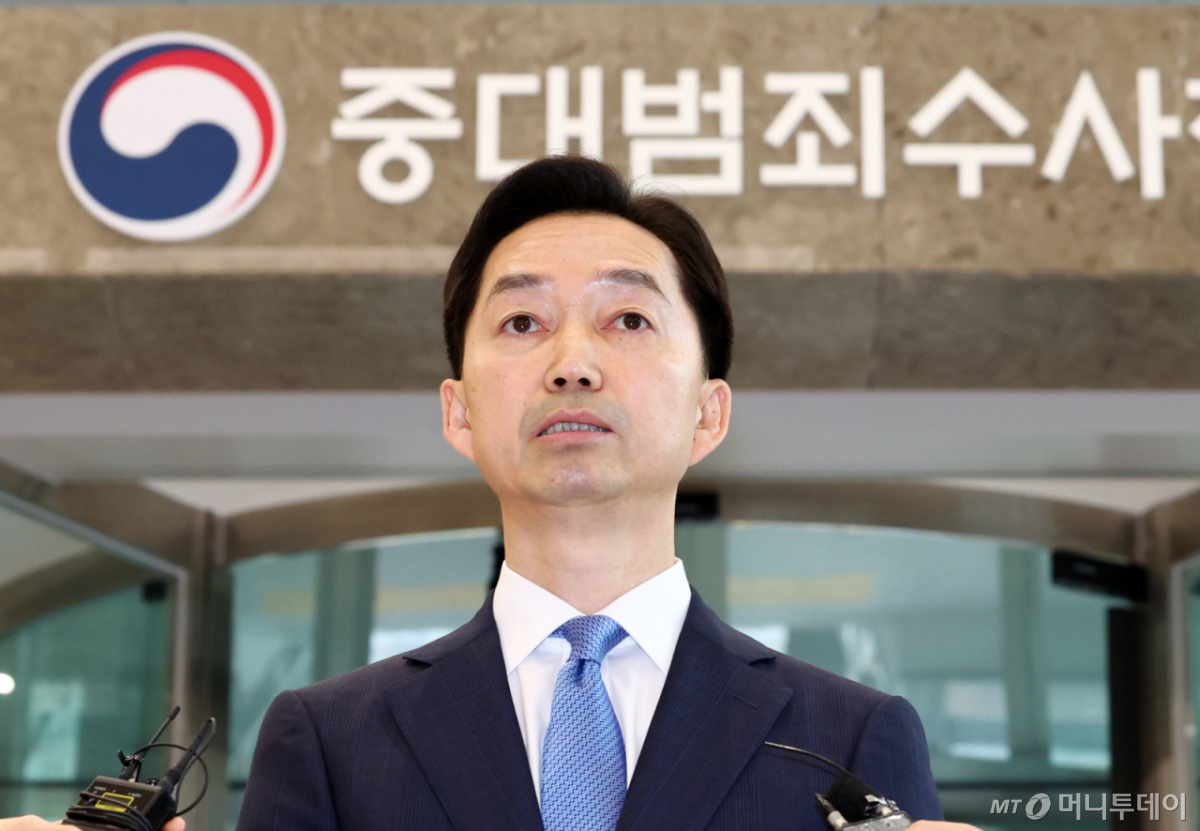 김지용 초대 중대범죄수사청장이 19일 서울 중구 중수청으로 출근하며 도어스테핑을 하고 있다./사진=머니투데이 DB