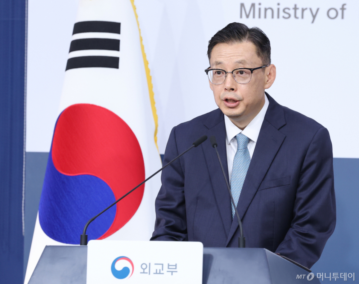 [서울=뉴시스] 조수정 기자 = 박두순 외교부 대변인이 15일 오후 서울 종로구 외교부에서 정례브리핑을 하고 있다. 2026.10.15. chocrystal@newsis.com