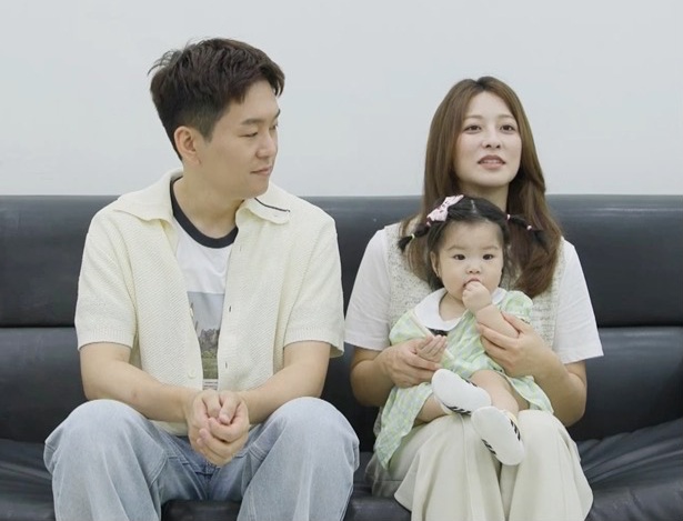 The photo shows the couple Park Se-young and Gwak Jung-uk /Photo=Provided by KBS 2TV 'Super Dad is Back'