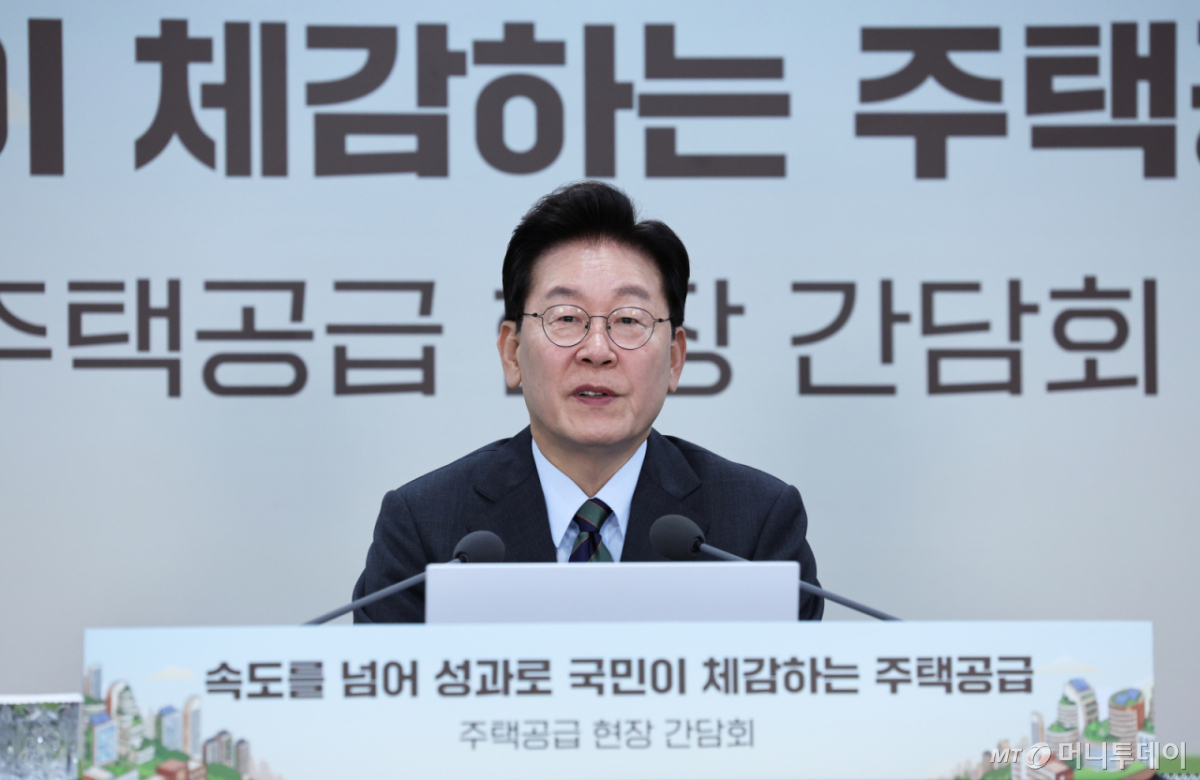 (인천=뉴스1) 이재명 기자 = 이재명 대통령이 20일 인천 계양구 공공주택지구에서 열린 주택공급 현장 간담회에서 발언하고 있다. 2026.10.20/뉴스1 Copyright © 뉴스1. All rights reserved. 무단 전재 및 재배포, AI학습 이용 금지. /사진=(인천=뉴스1) 이재명 기자