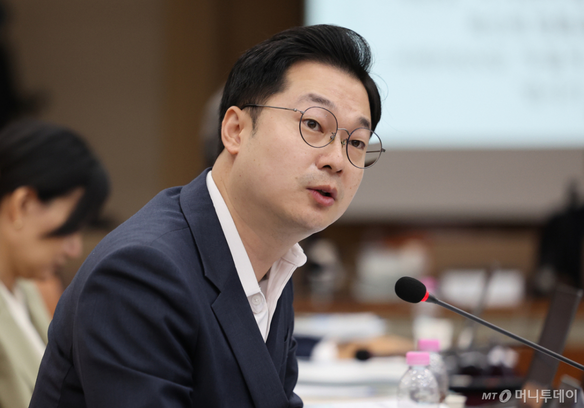 (대구=뉴스1) 공정식 기자 = 김동아 더불어민주당 의원이 20일 대구 수성구 범어동 대구고등법원에서 열린 국회 법제사법위원회(법사위)의 대구고등·지방·가정·회생법원, 부산고등·지방·가정·회생법원, 울산지방·가정법원, 창원지방법원에 대한 2026년도 국정감사에서 질의하고 있다. 2026.10.20/뉴스1 Copyright © 뉴스1. All rights reserved. 무단 전재 및 재배포, AI학습 이용 금지. /사진=(대구=뉴스1) 공정식 기자