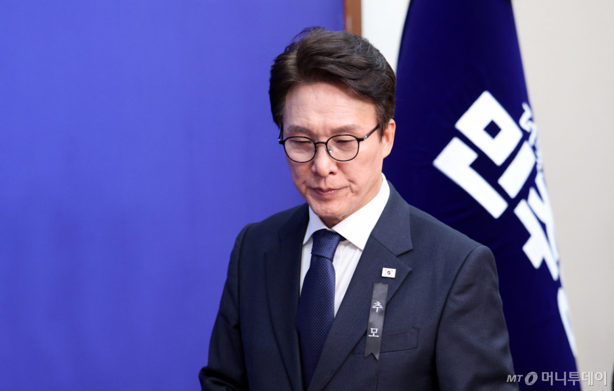김민석 더불어민주당 대표가 19일 서울 여의도 국회에서 열린 최고위원회의에 참석하고 있다./사진=뉴시스