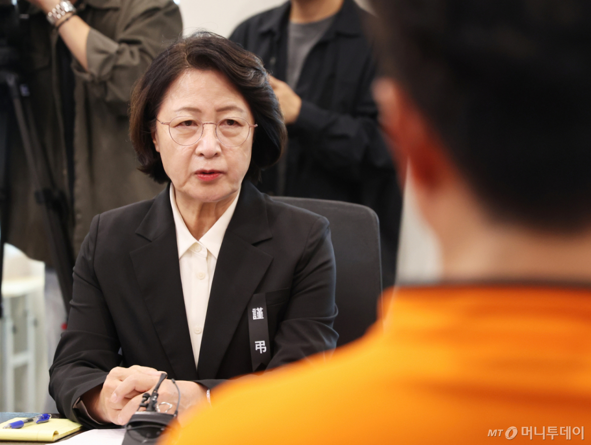 추미애 경기도지사가 20일 경기 수원시 영통구 경기도청 집무실에서 열린 전국공무원노동조합 소방본부 간담회에서 모두발언을 하고 있다. /사진=뉴스1