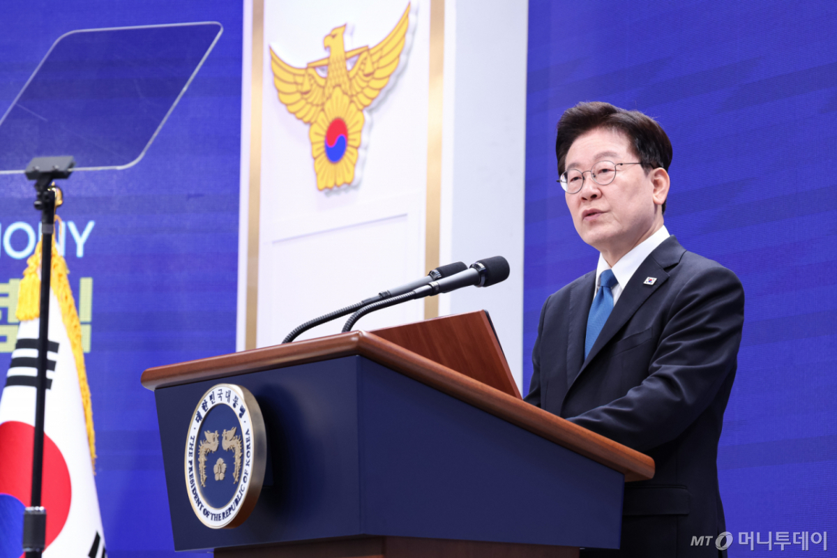 (서울=뉴스1) 이재명 기자 = 이재명 대통령이 21일 서울 서대문구 경찰청에서 열린 제81주년 경찰의 날 기념식에서 기념사를 하고 있다. (청와대통신사진기자단) 2026.10.21/뉴스1  Copyright © 뉴스1. All rights reserved. 무단 전재 및 재배포,  AI학습 이용 금지. /사진=(서울=뉴스1) 이재명 기자