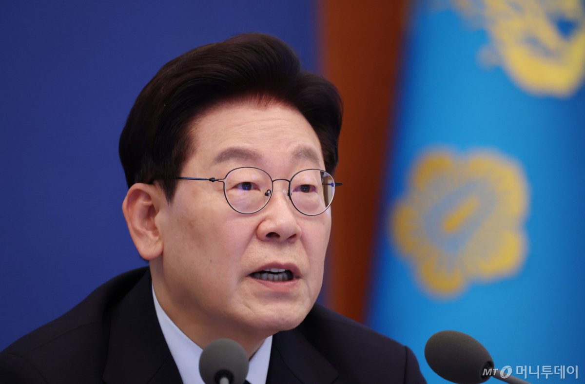 (서울=뉴스1) 이재명 기자 = 이재명 대통령이 15일 청와대에서 열린 수석보좌관회의에서 발언을 하고 있다. 2026.10.15/뉴스1 Copyright © 뉴스1. All rights reserved. 무단 전재 및 재배포, AI학습 이용 금지. /사진=(서울=뉴스1) 이재명 기자